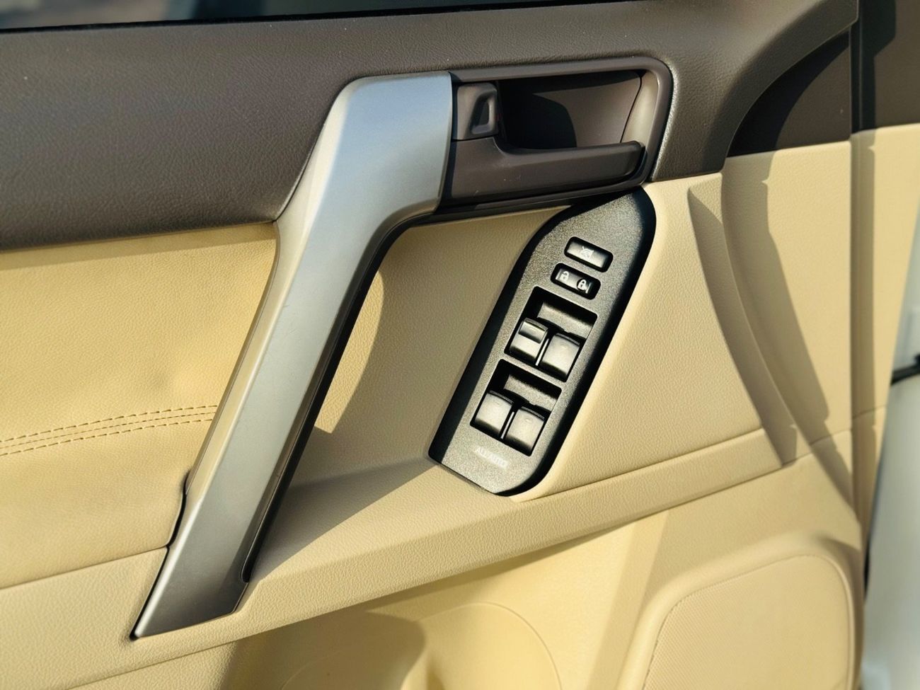 تويوتا برادو Toyota prado 2019 v4 2.7L full options