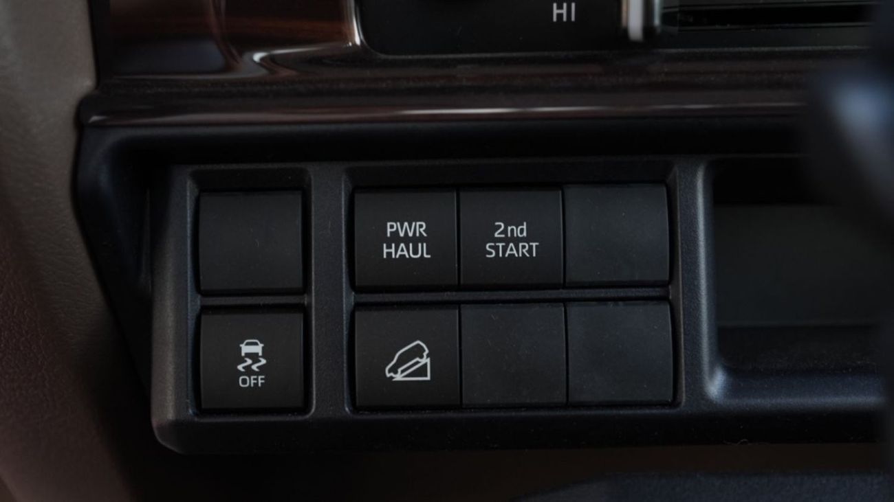 Toyota Land Cruiser Pick Up TOYOTA LC PICKUP SC 4.0L PETROL AUTOMATIC TRANSMISSION 2024 FULL OPTION WITH LED LIGHTS