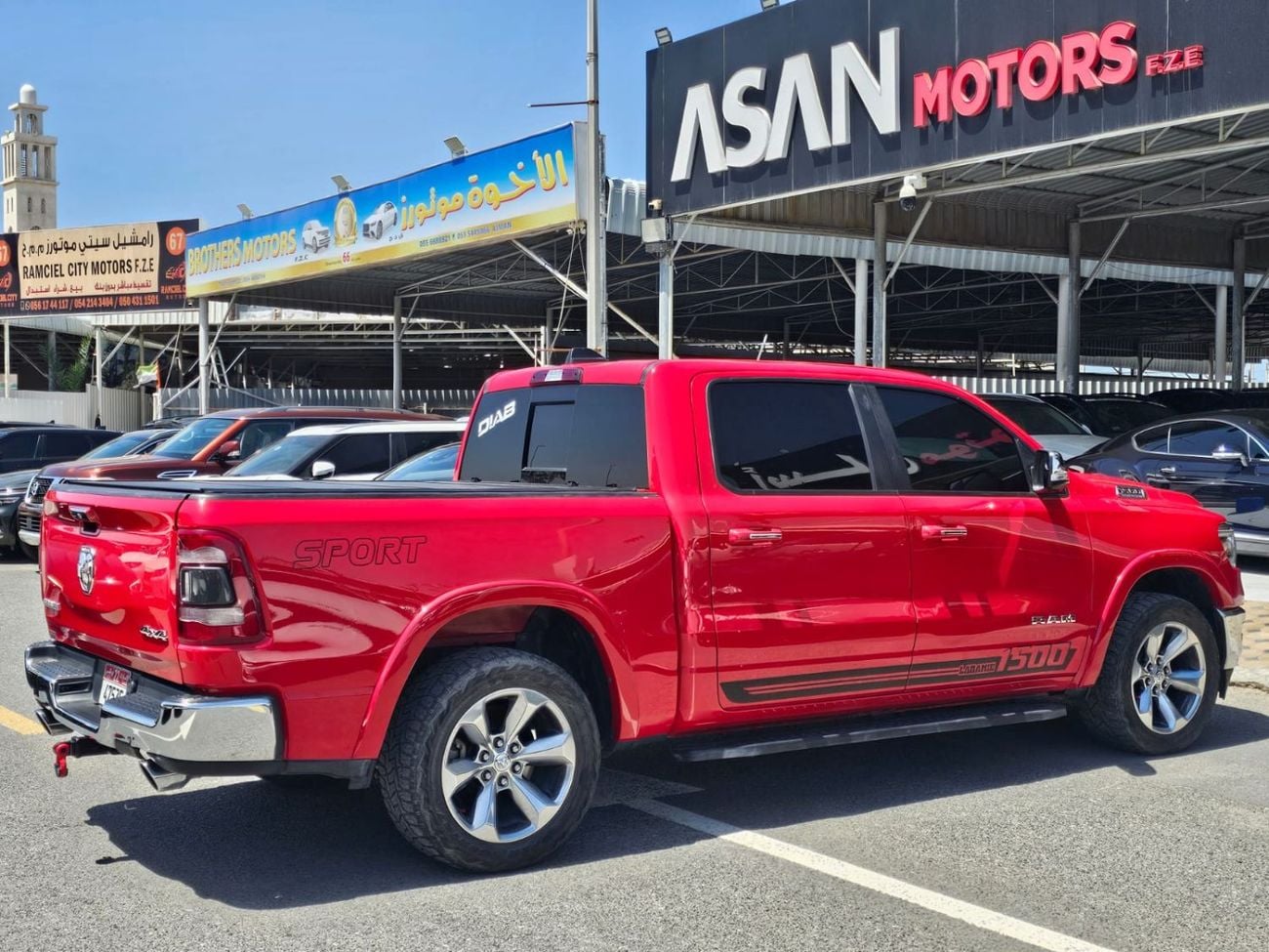 RAM 1500 Laramie 5.7L (6 Seater)