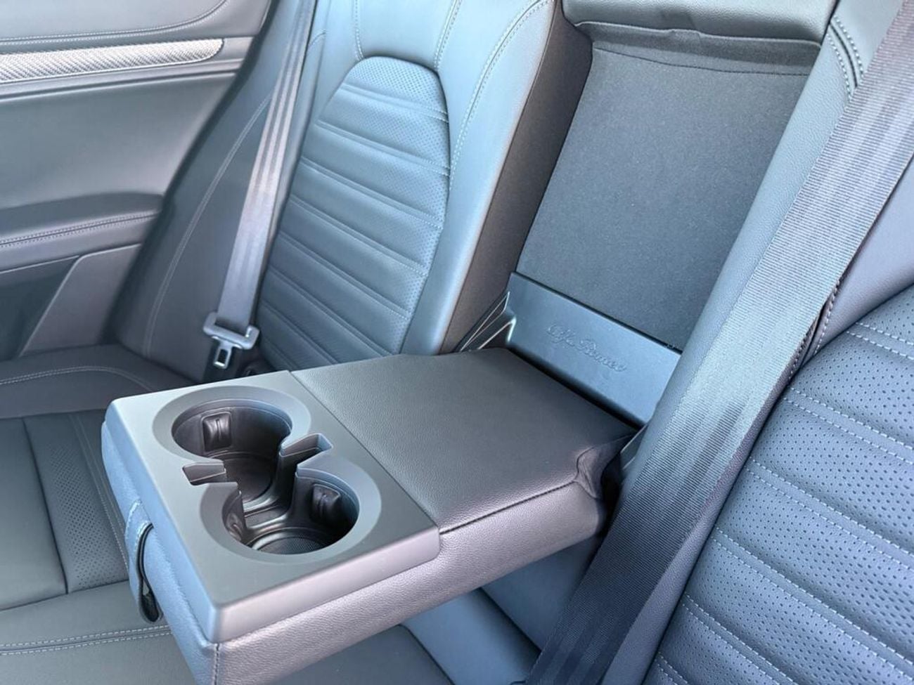 ألفا روميو ستيلفيو 2.9 V6 Bi-Turbo Quadrifoglio Auto Q4 AWD Euro 6 (s/s) 5dr (export only ) Right hand Drive