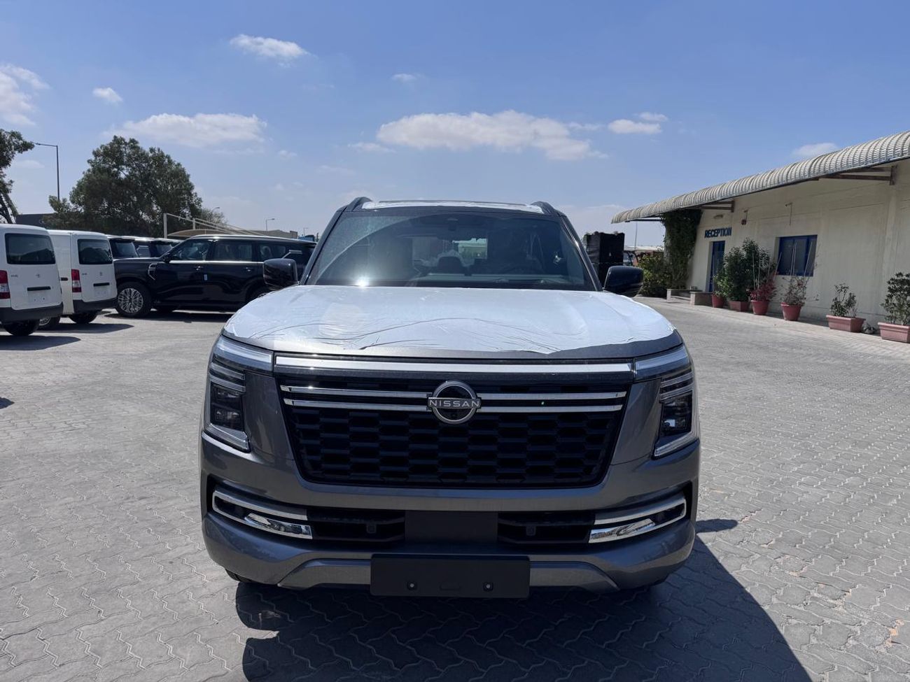 Nissan Patrol SE Platinum City 3.8L (Ext _GRAY WITH BLACK ROOF Inter_TAN)