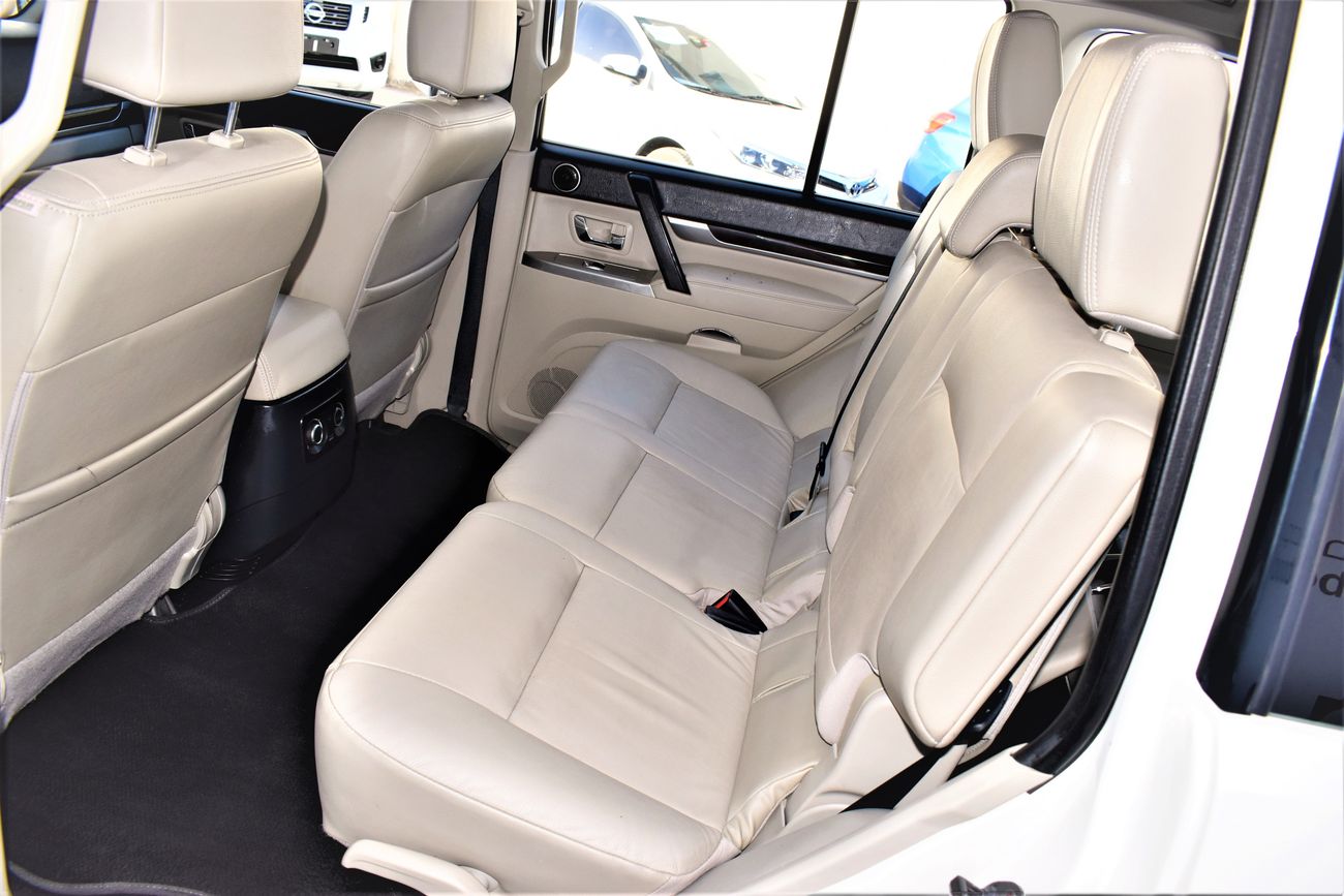 Mitsubishi Pajero AED 1762 PM | 3.8L GLS V6 4WD GCC DEALER WARRANTY