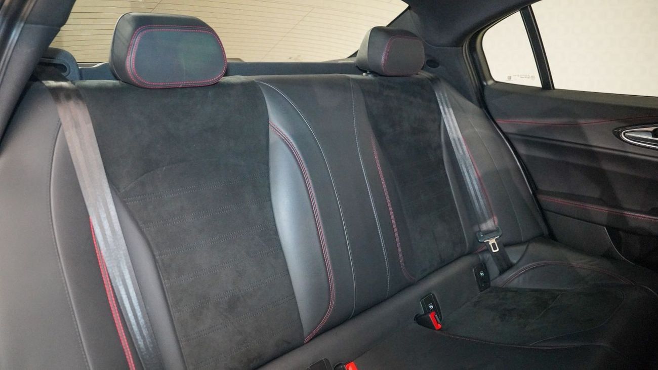 ألفا روميو جوليا Quadrifoglio 2.9L (505 HP) | AED 4,122 PM | Up to 3 Years Warranty