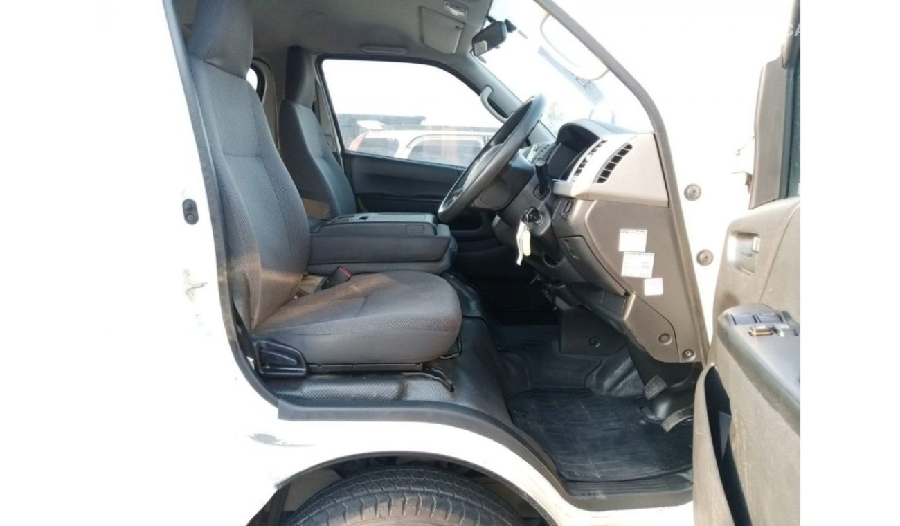 تويوتا هاياس TOYOTA HIACE VAN RIGHT HAND DRIVE (PM 892)