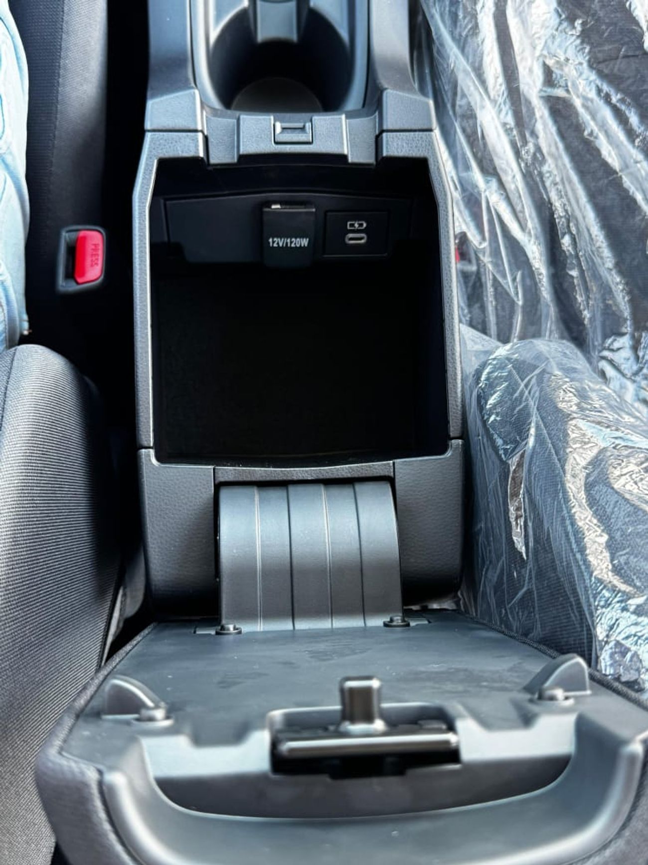 تويوتا كورولا كروس ✨(*Toyota Corolla Cross Hybrid)*✨ *Model*: 2025 *Price*: 76,000 AED *Mileage: 0 km/h *Price does not