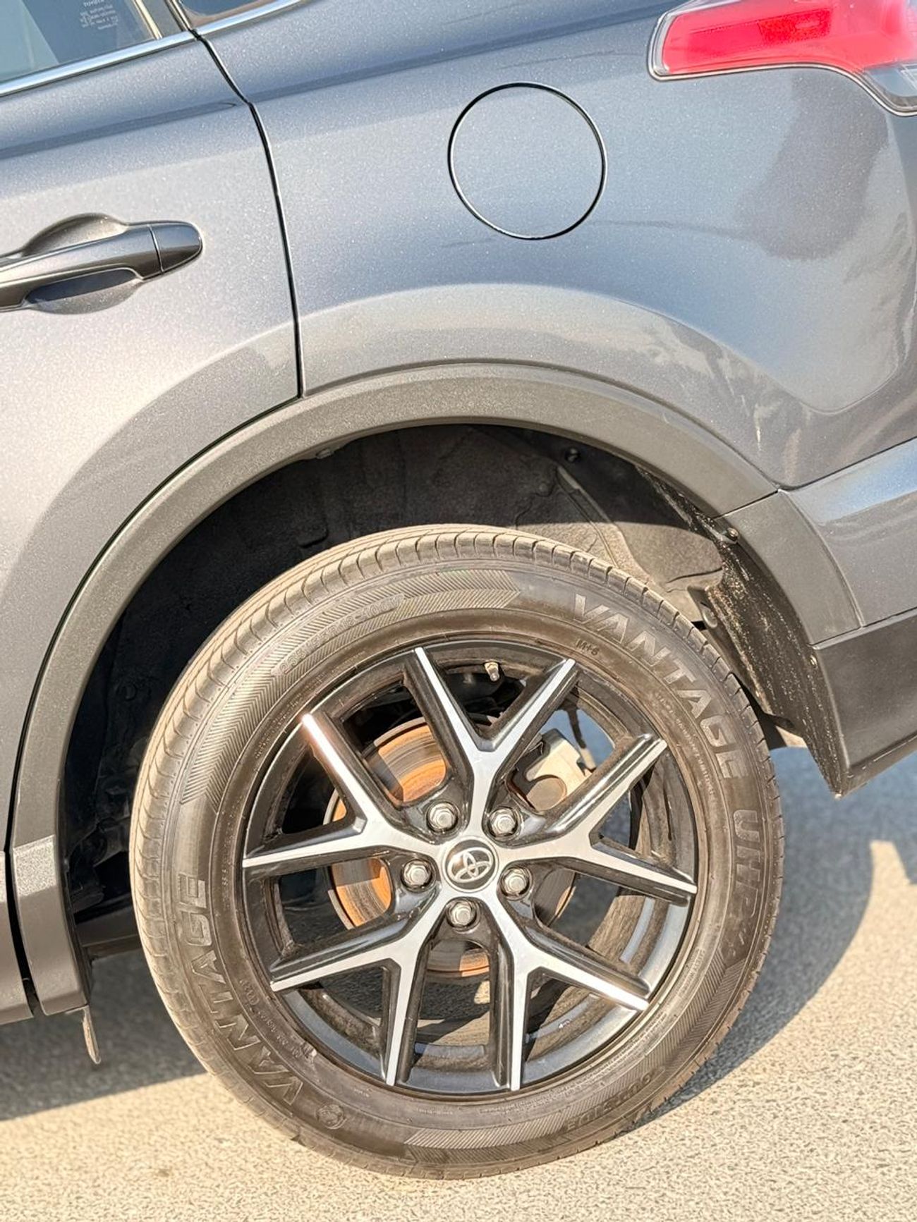 تويوتا راف ٤ SE 2.5 L | sunroof | push start | leather full option