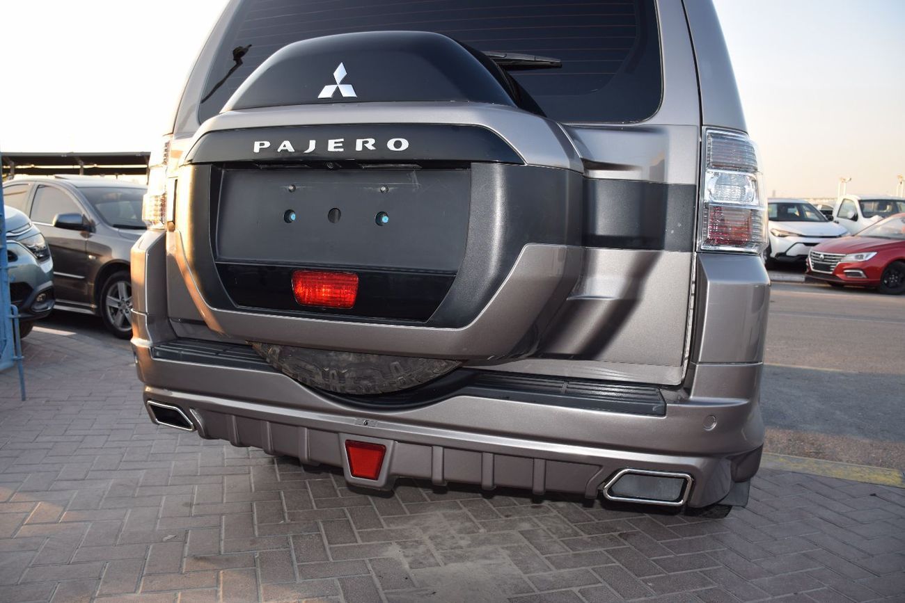ميتسوبيشي باجيرو Right Hand (Diesel 3.2L)