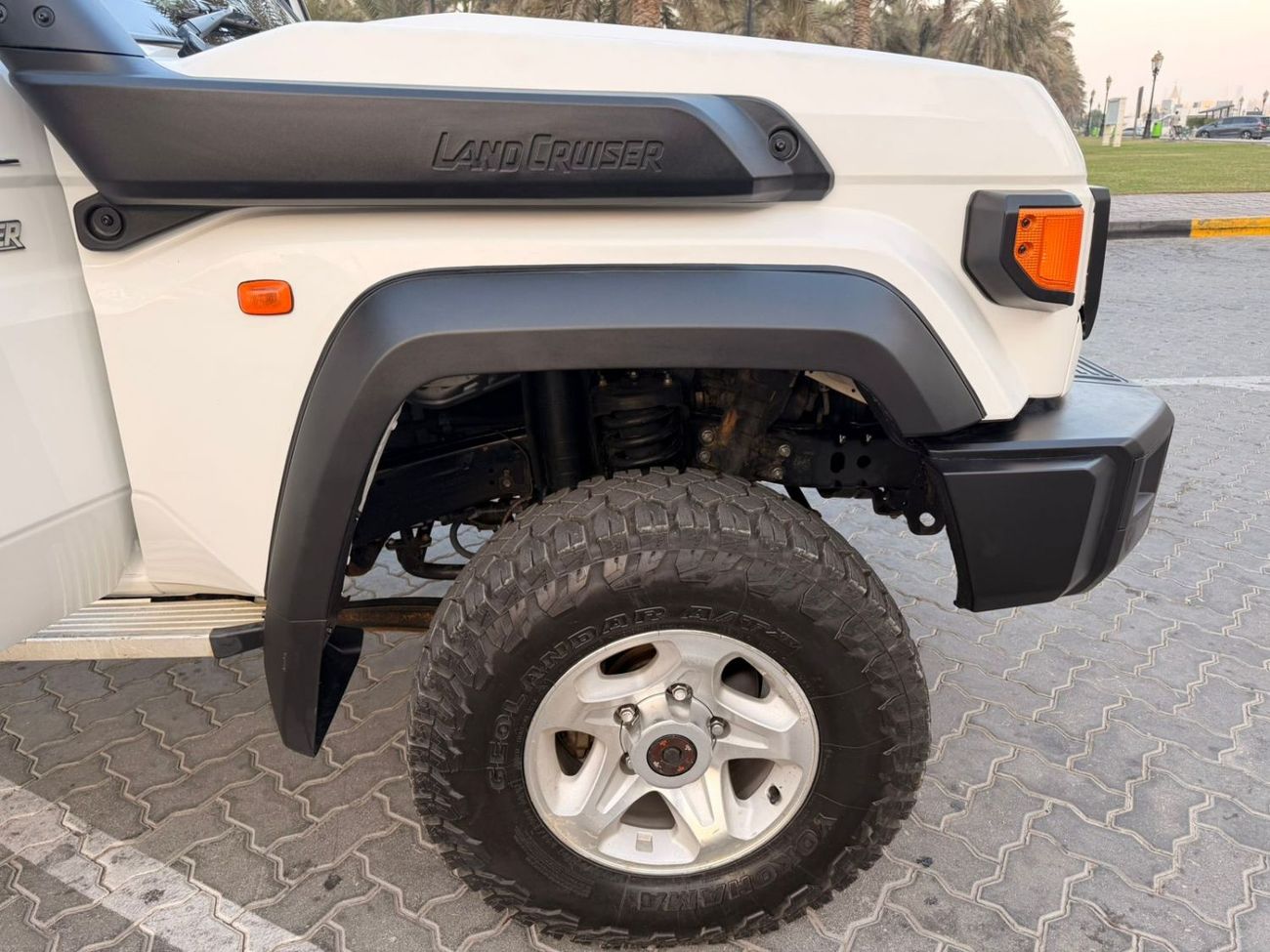 تويوتا لاند كروزر بيك آب diesel 4.5 liter ,right hand drive ,2024 shape ,year model 2017 ,only for export available