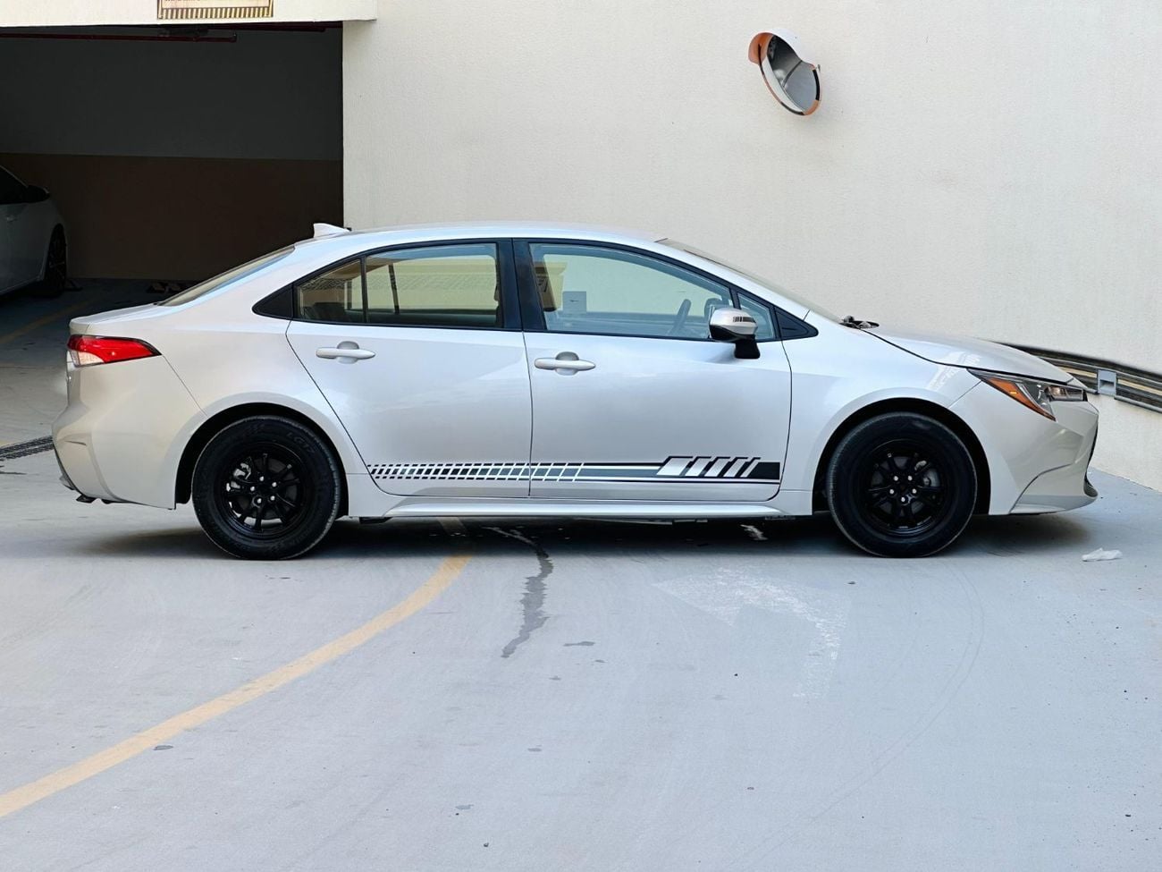 Toyota Corolla LE Corolla HYBRID