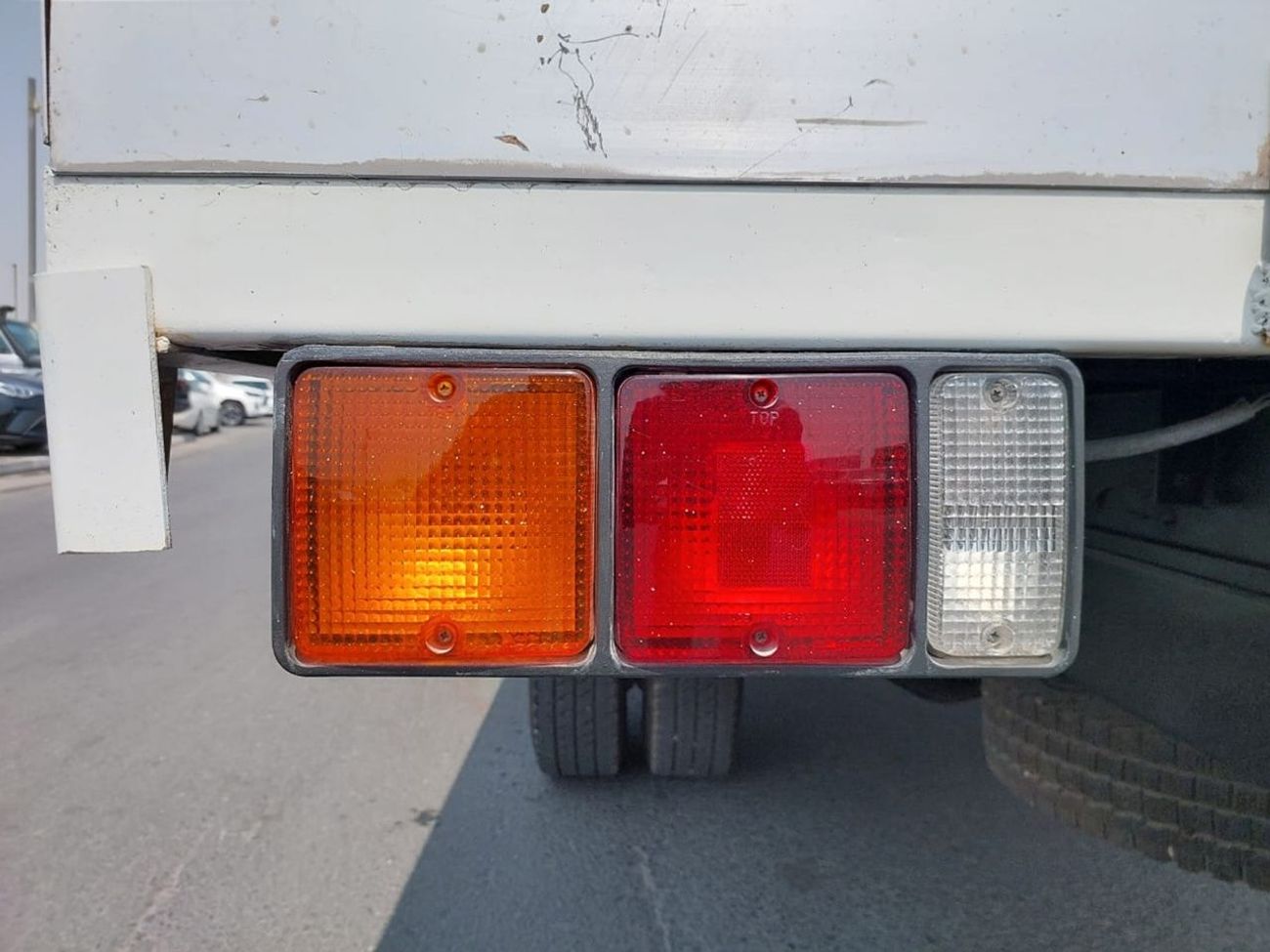 Mitsubishi Fuso Canter MITSUBISHI CANTER ALUMINIUM BODY TRUCK RHD 1995 MODEL 4.5 L DIESEL MANUAL(PM20023)