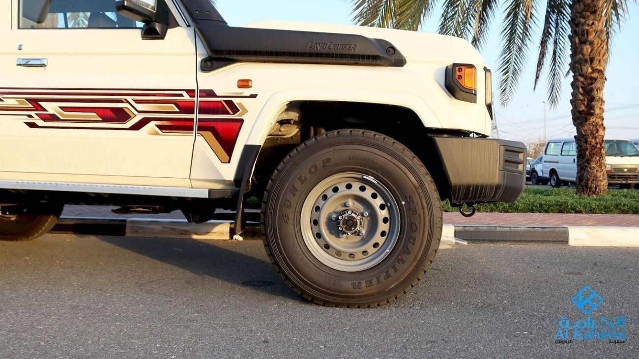 Toyota Land Cruiser 70 Diesel VDJ 4.5L V8 (5 Doors) 2024 SCREEN AND CAMERA , POWER WINDOW AND CENTER LOCK ,