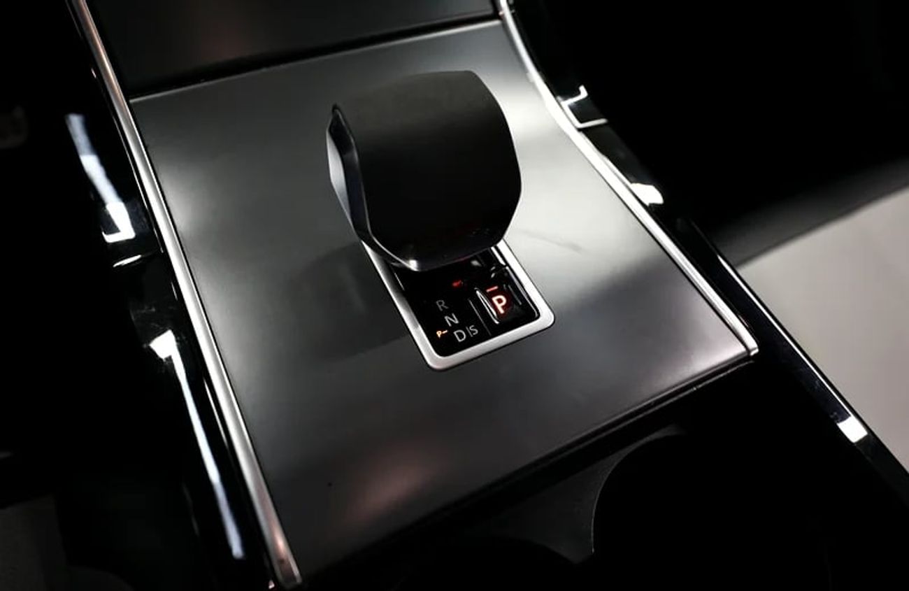 Land Rover Range Rover Velar GCC | 3,550 Monthly | Free Insurance + Registration | Under Warranty Till Ref#A380077