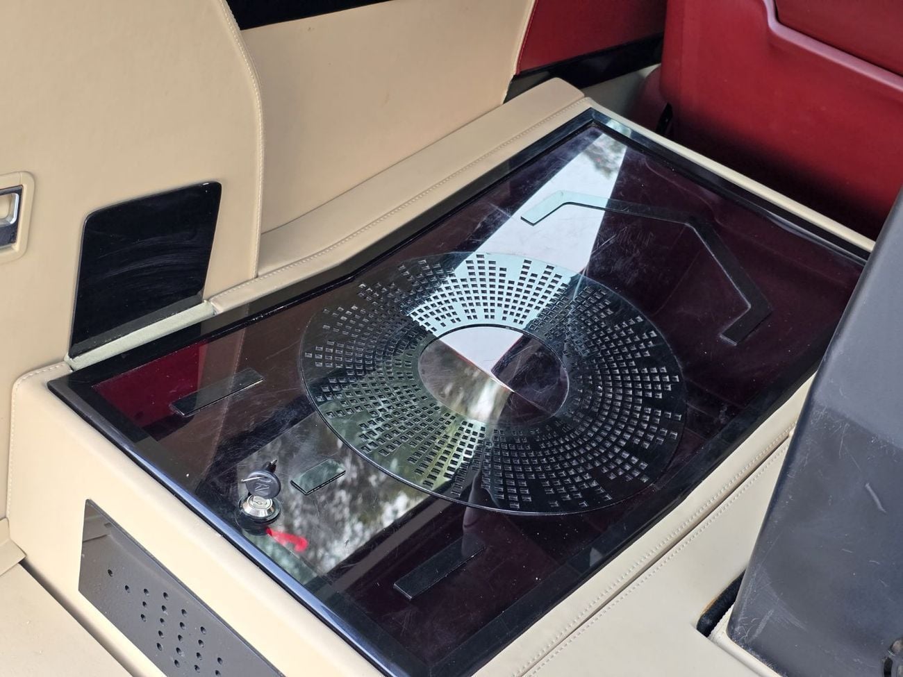Cadillac Escalade PLATINUM 6.2L CADILLAC ESCALADE 2018 GCC // LOW MILEAGE // VIP SEATS // TV // PERFECT CONDITION