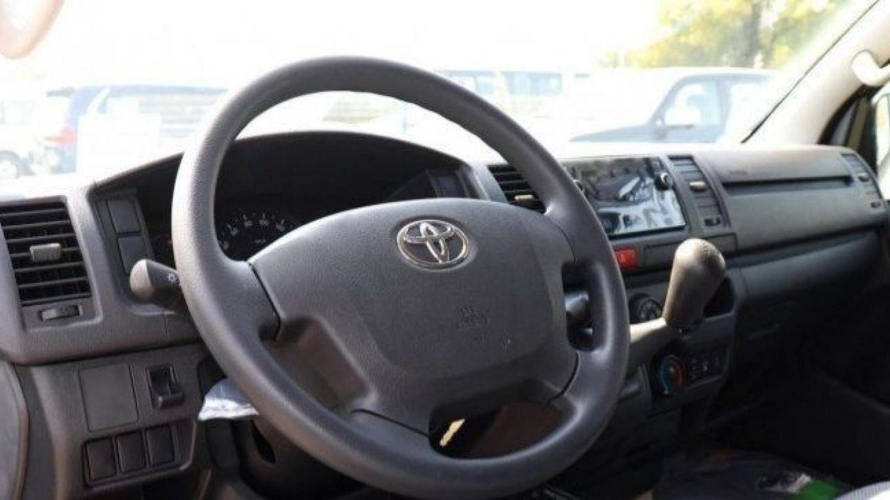 Toyota Hiace Toyota hiace 2.5L MY2025 diesel standard roof for export only