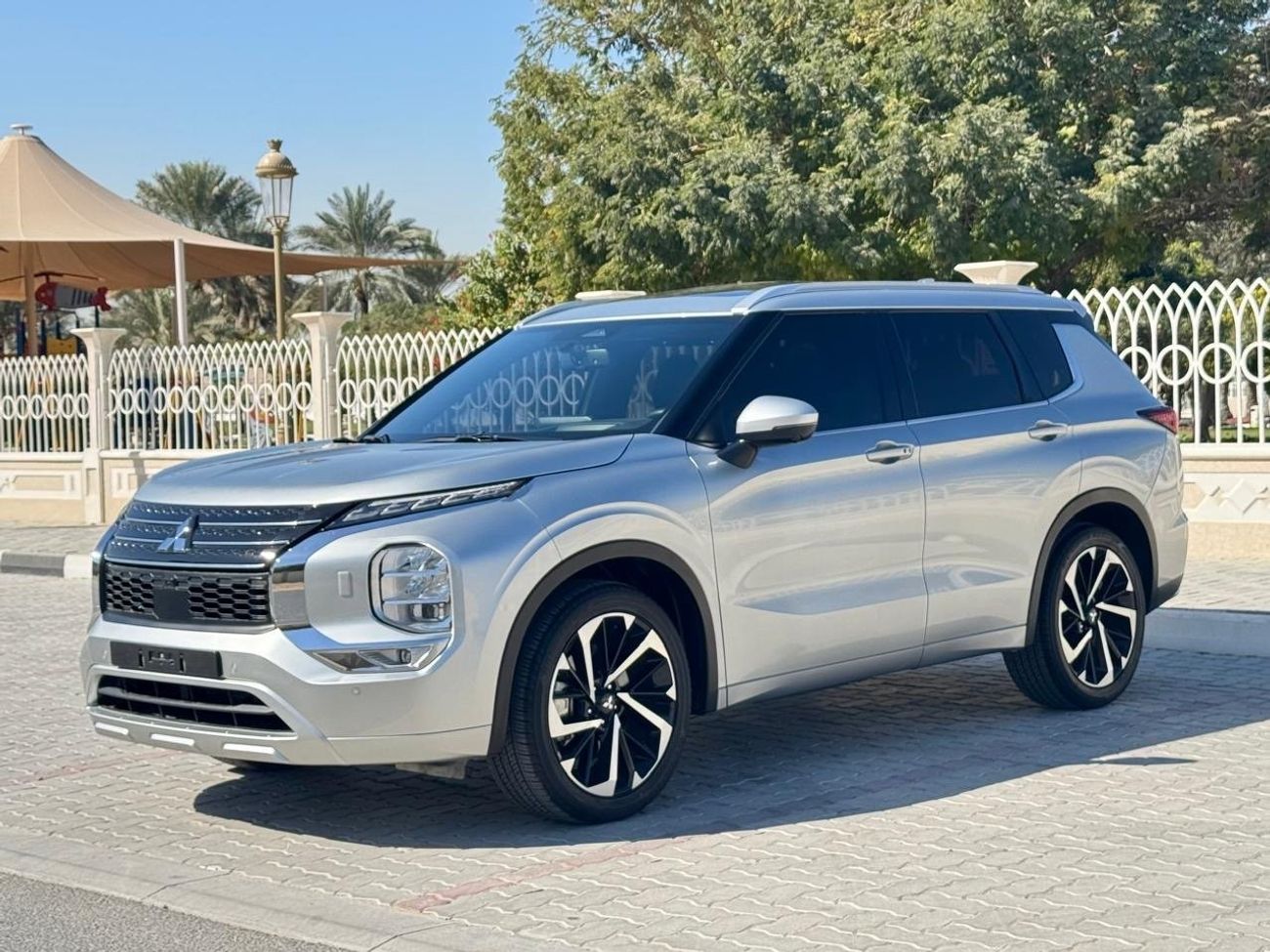 ميتسوبيشي آوتلاندر Mitsubishi Outlander 2023 TOP OF RANGE NO:1 Limited Edition GCC Spec.