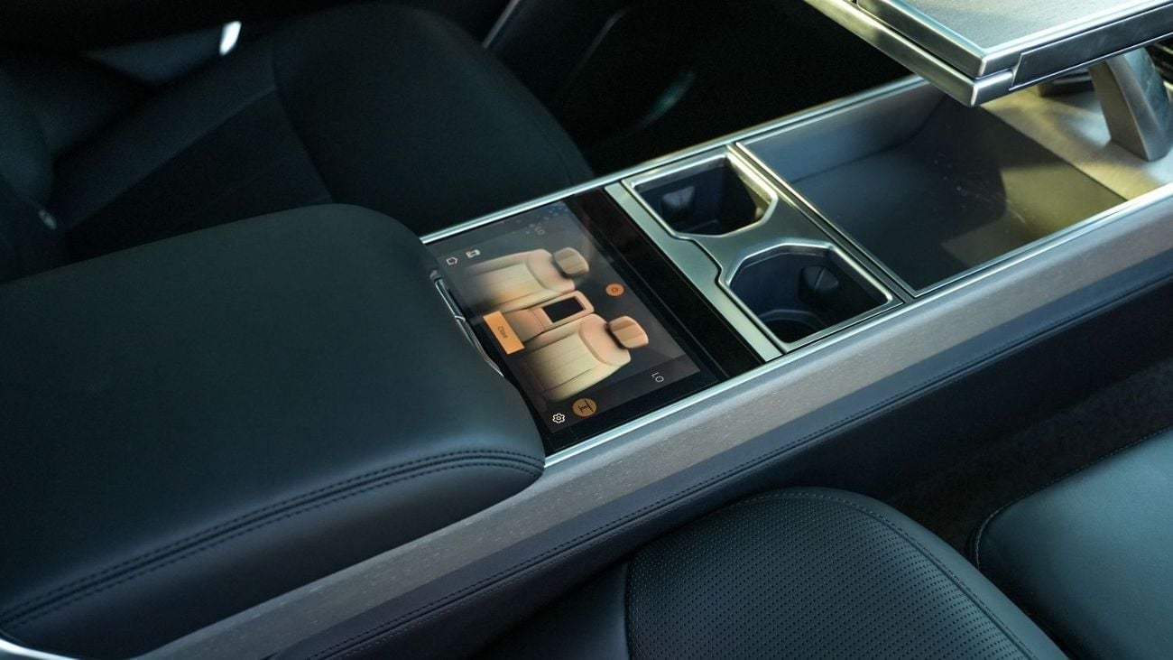 لاند روفر رينج روفر SV LWB P530 Carpathian Grey- Black 2023 MY Export only