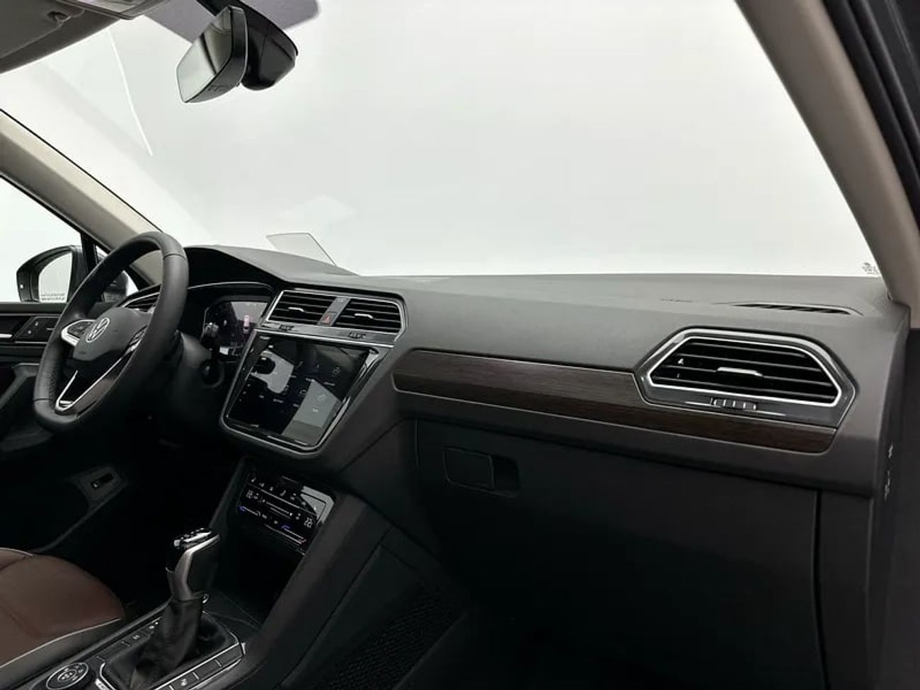 Volkswagen Tiguan 2.0 TSI Elegance Elegance (Ref#43379) / WAS 139,900 AED - NOW 127,900 AED