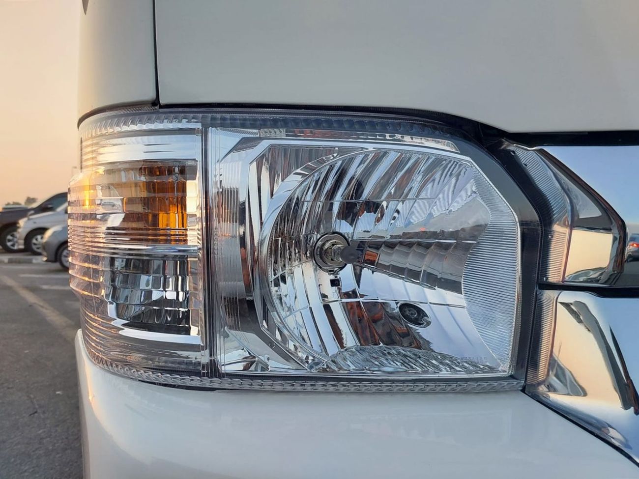 تويوتا هاياس TOYOTA HIACE COMMUTER VAN RHD 2016 MODEL 2.7 L PETROL AUTOMATIC(PM69524)