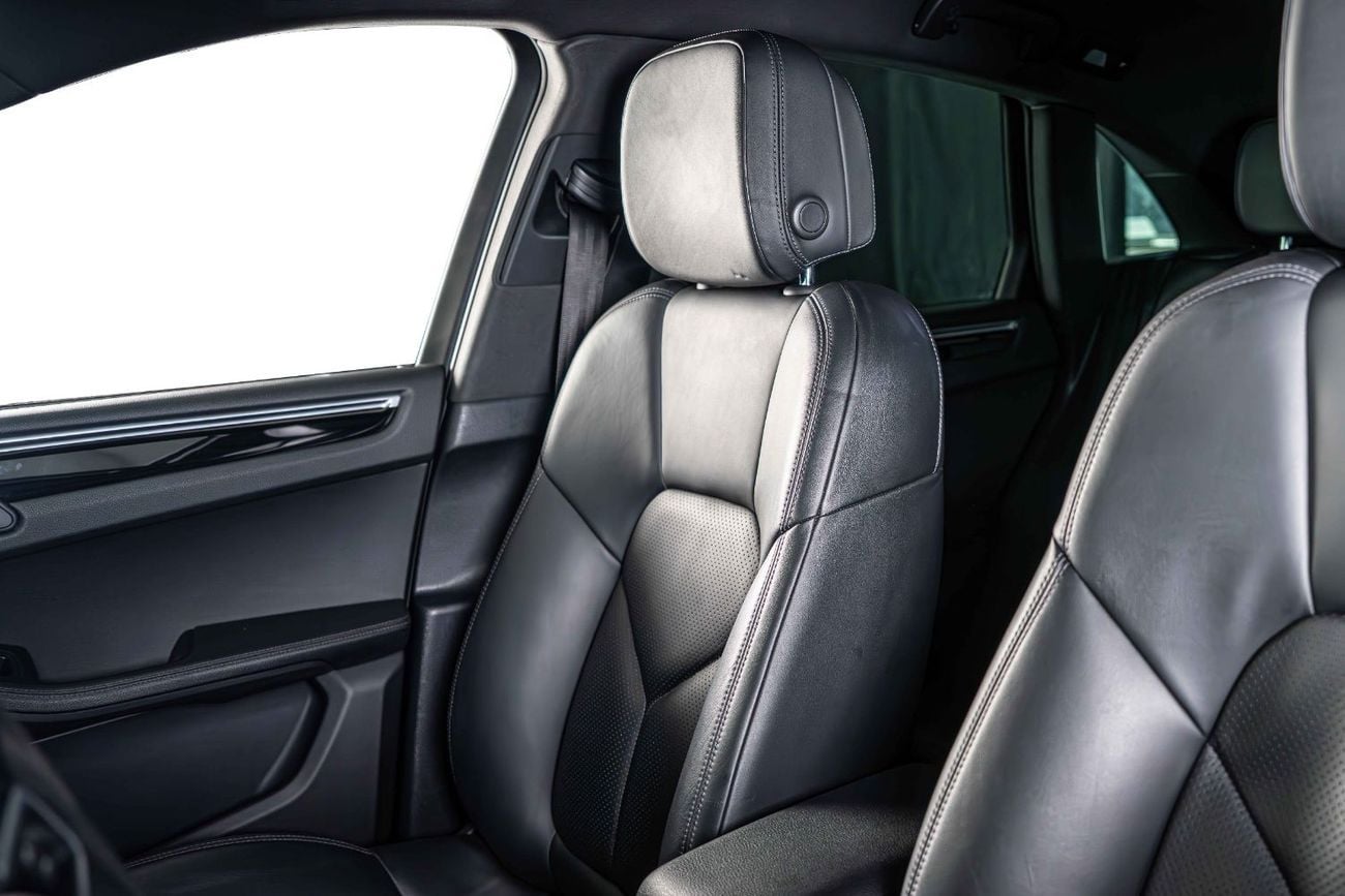 Porsche Macan S 3.0L (340 HP) Black On Black-21 Inch Rims-Red Brake Calipers-Low Mileage