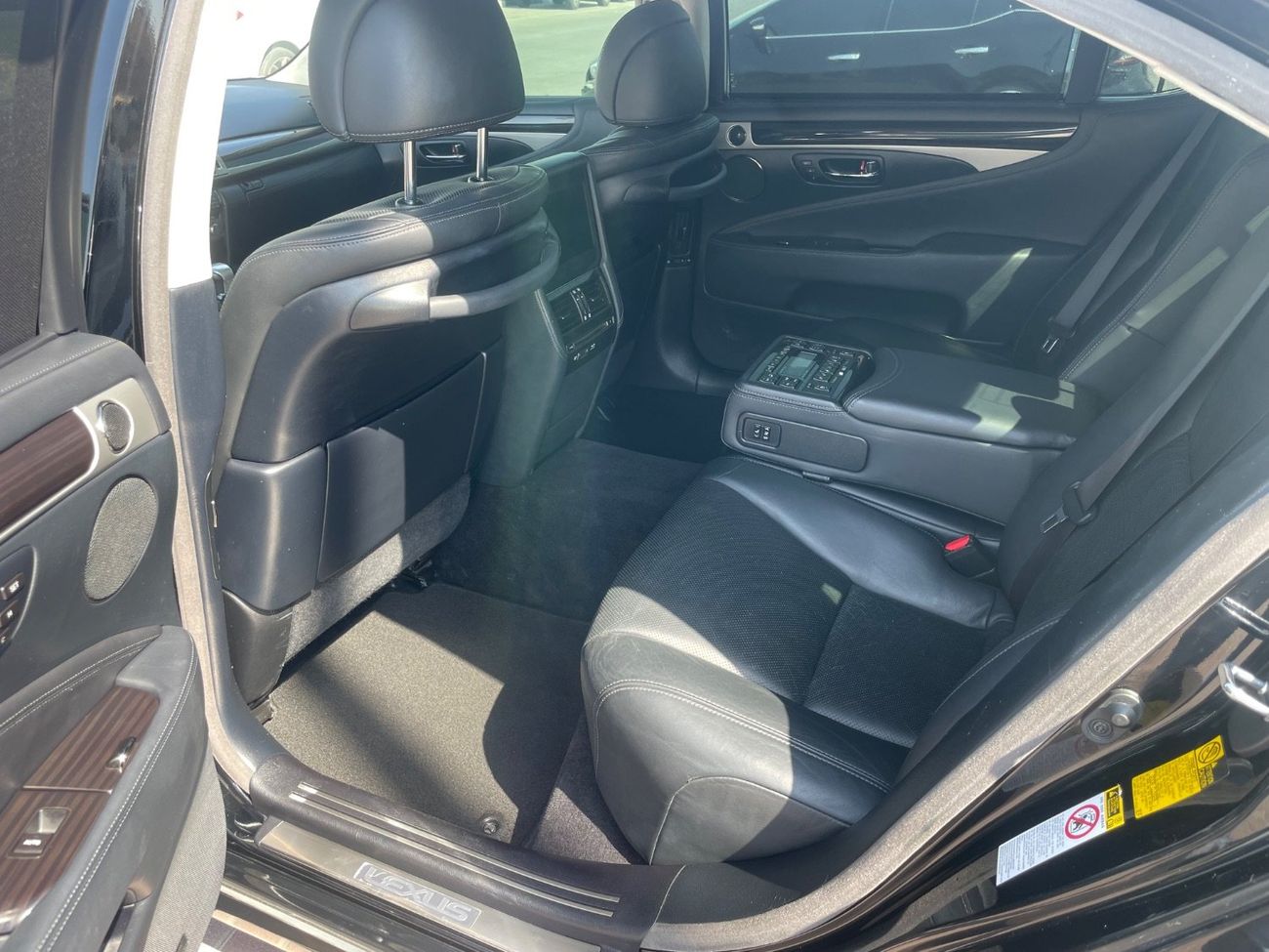 لكزس LS 600 لكزس LS600 وارد كوريا فل اوبشن اورآق جمارك