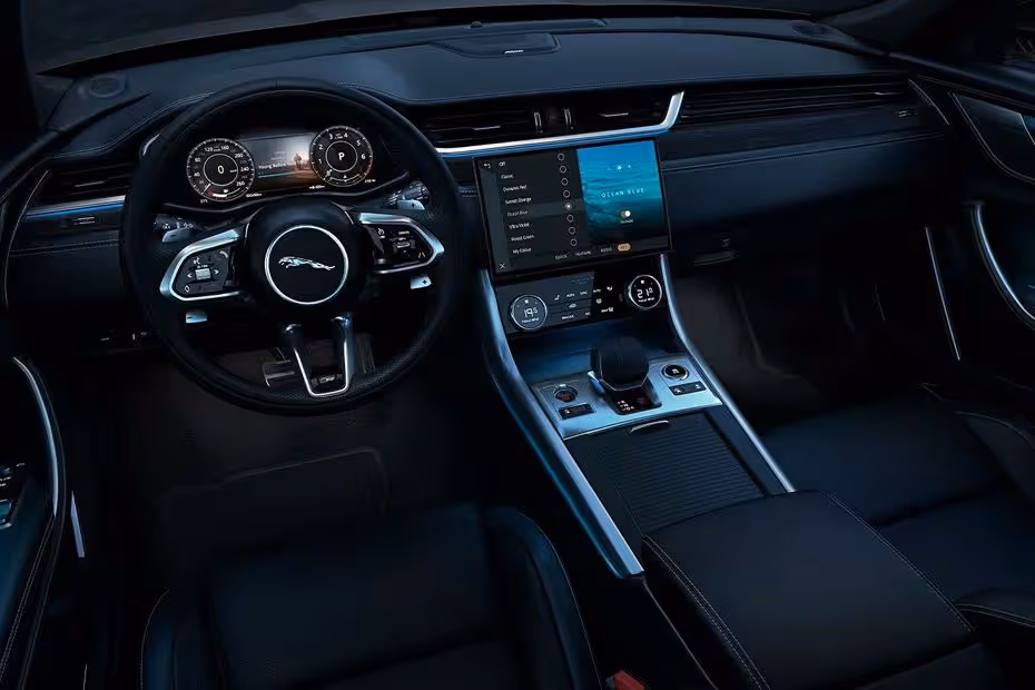 Jaguar XF interior - Cockpit