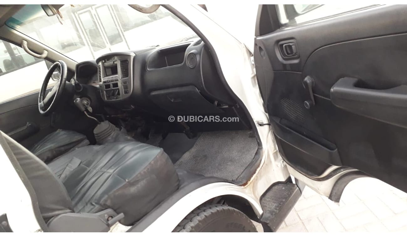 Nissan Urvan 2.5L 4CY PETROL / M/T / VAN (LOT # 2781)