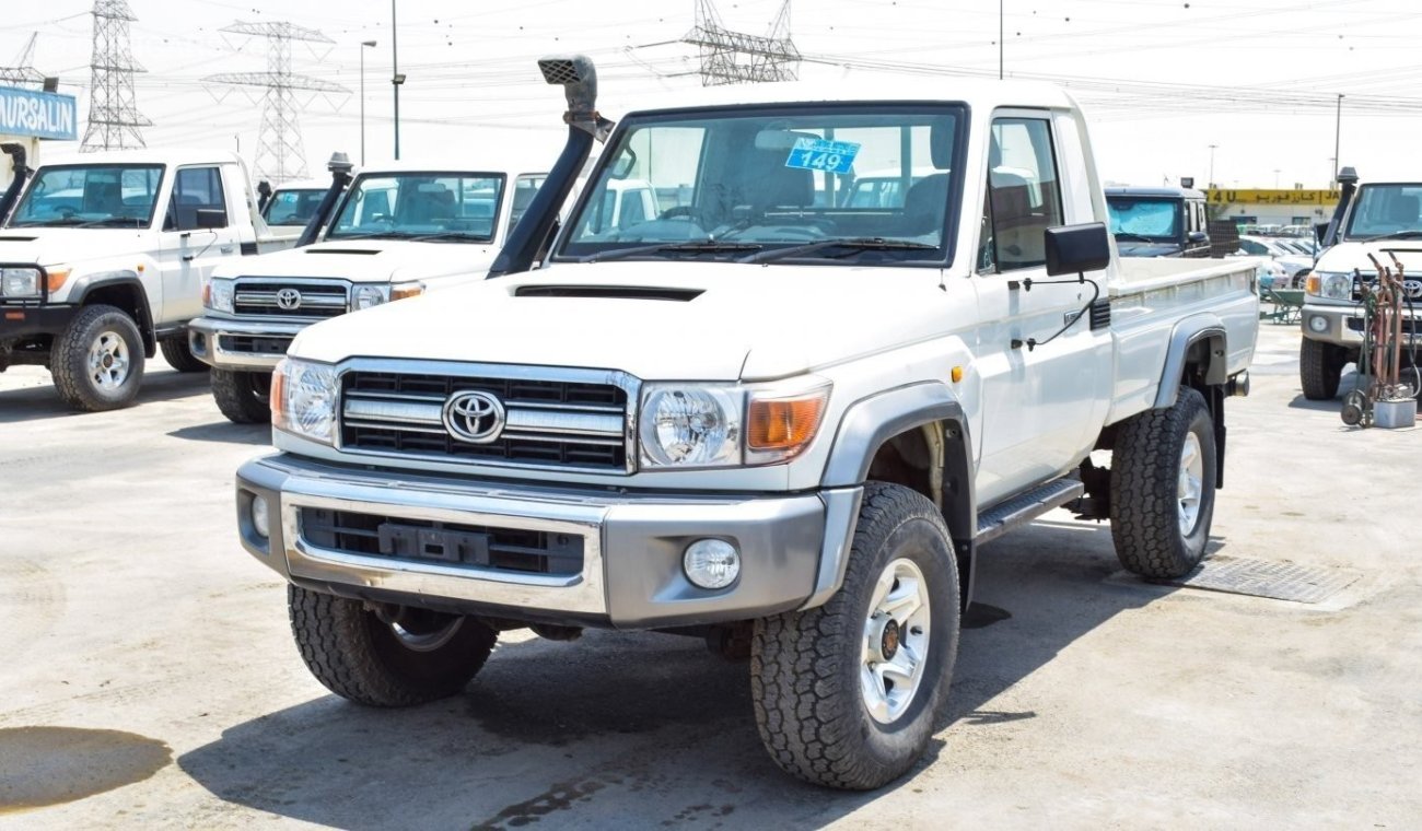 تويوتا لاند كروزر بيك آب Right hand drive diesel manual 4 5 V8 1VD special offer low kms