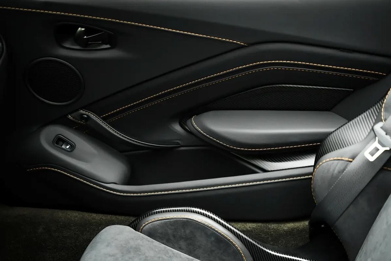 Aston Martin Vantage V12 6.0L V12