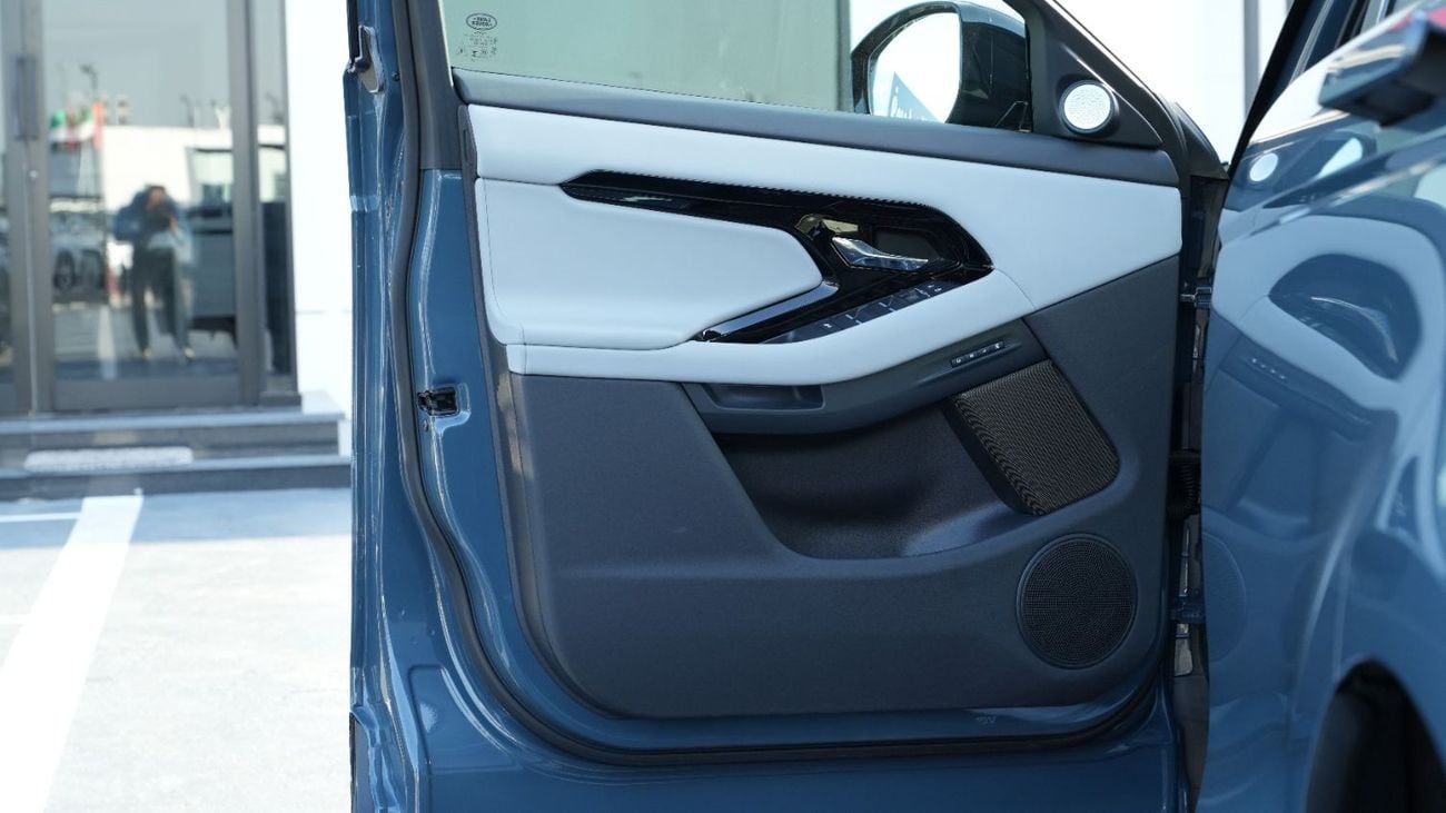 لاند روفر رانج روفر إيفوك Autobiography P250 2.0L Tribeca Blue 2025 MY Export Only