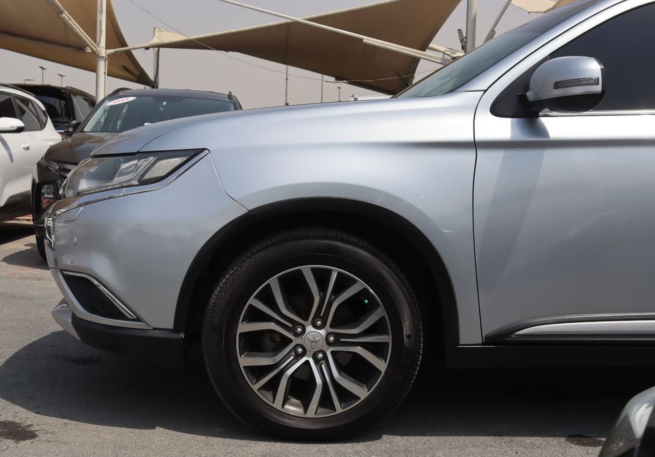 Mitsubishi Outlander GLS 3.0L Mitsubishi Outlander - 2016 - GCC - 4WD - Accident-Free - 6 (V) - 3.0L - Excellent Conditio