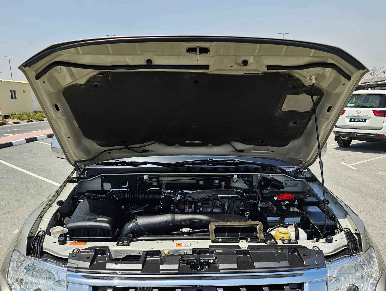 ميتسوبيشي باجيرو / GLS 3.5/ 4WD / DVD CAMERA / LOW MILEAGE / LOT#700148