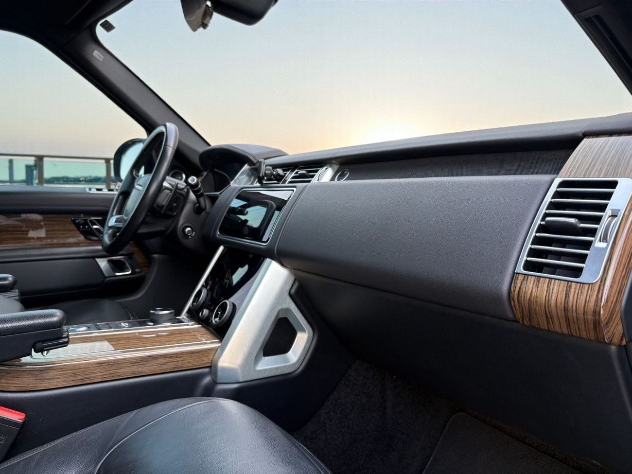 لاند روفر رينج روفر HSE 3.0L (375 HP) V6 | 2019 | GCC SPECS | AED 2,400 PER MONTH