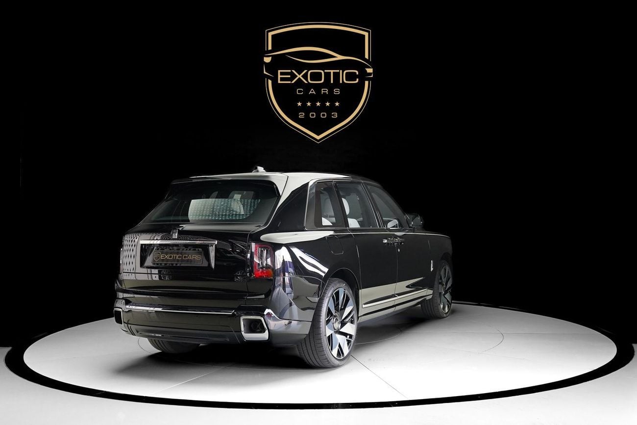 Rolls-Royce Cullinan silver badge