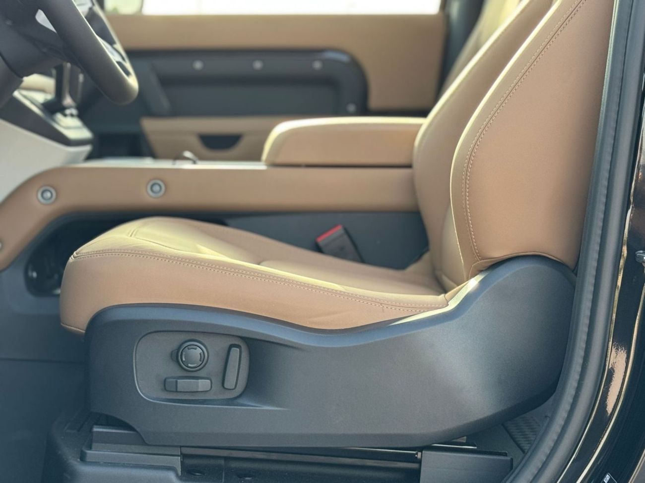 لاند روفر ديفندر Land Rover Defender P400 X-Dynamic SE 2025 2DOORS