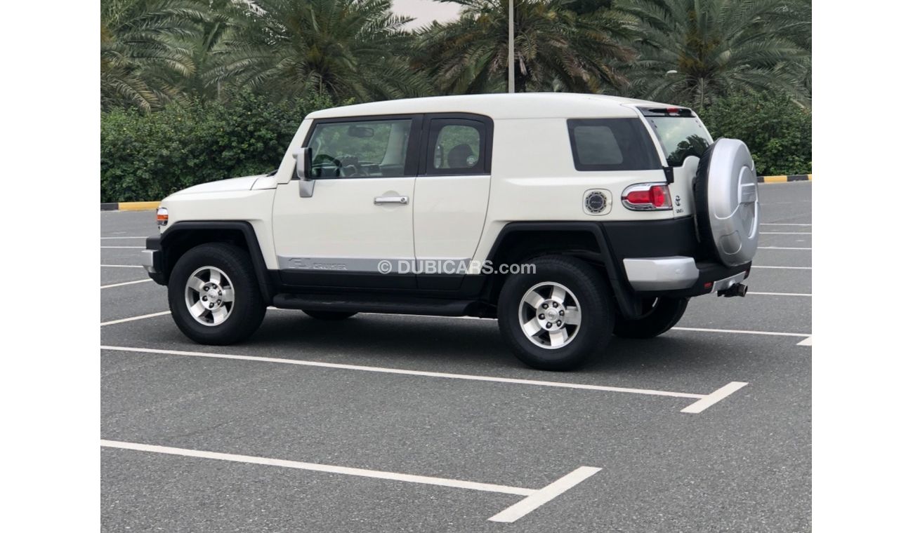 تويوتا إف جي كروزر موديل 2010 خليجي حاله ممتازه جدا من الداخل والخارج فل مواصفات