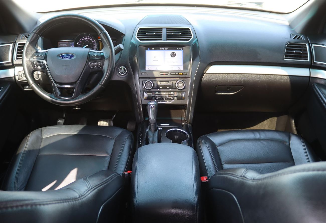 Ford Explorer XLT 3.5L Ford Explorer - 2017 - GCC - Full Option  - 6 V- XLT - 4WD - 3.3L -7 Seats - In excellent c