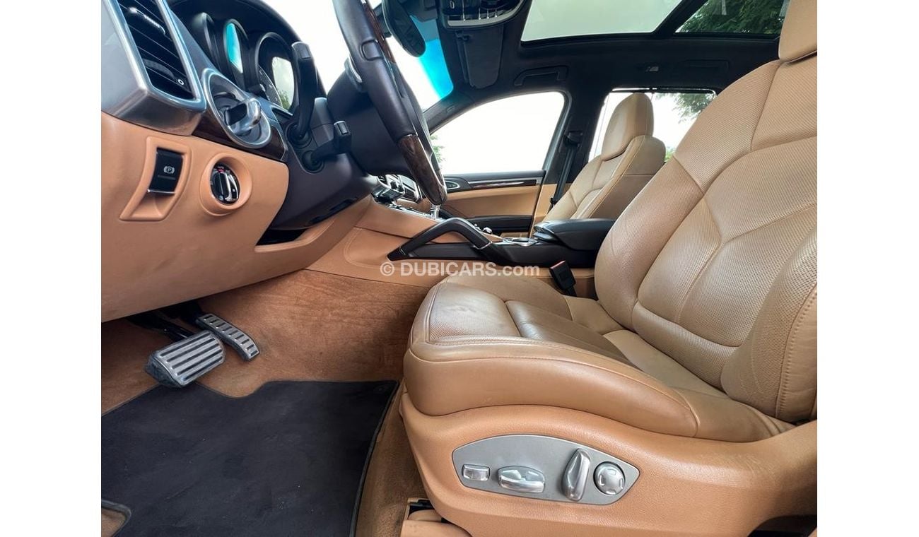 Porsche Cayenne PORSCHE CAYENNE GTS 2014 GCC FULL OPTION
