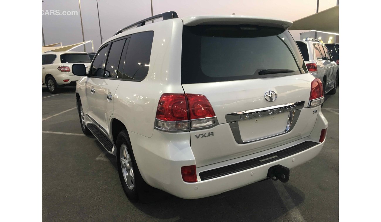 Toyota Land Cruiser VXR.  V8