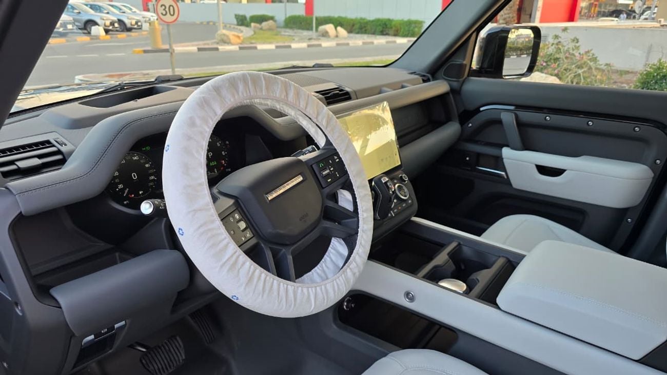 لاند روفر ديفندر land Rover Defender P400 2026