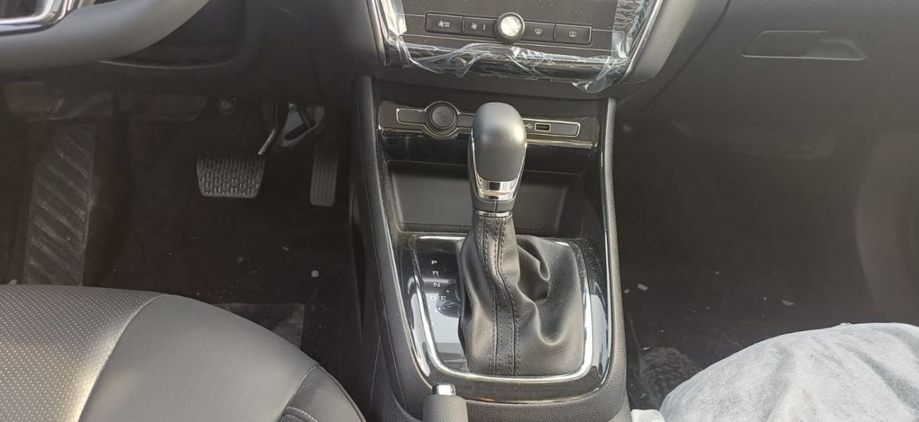 MG 5 LUX MG 5 COLOR WHITE MODEL 2025
