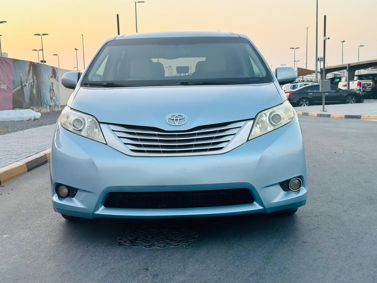 تويوتا سيينا LE