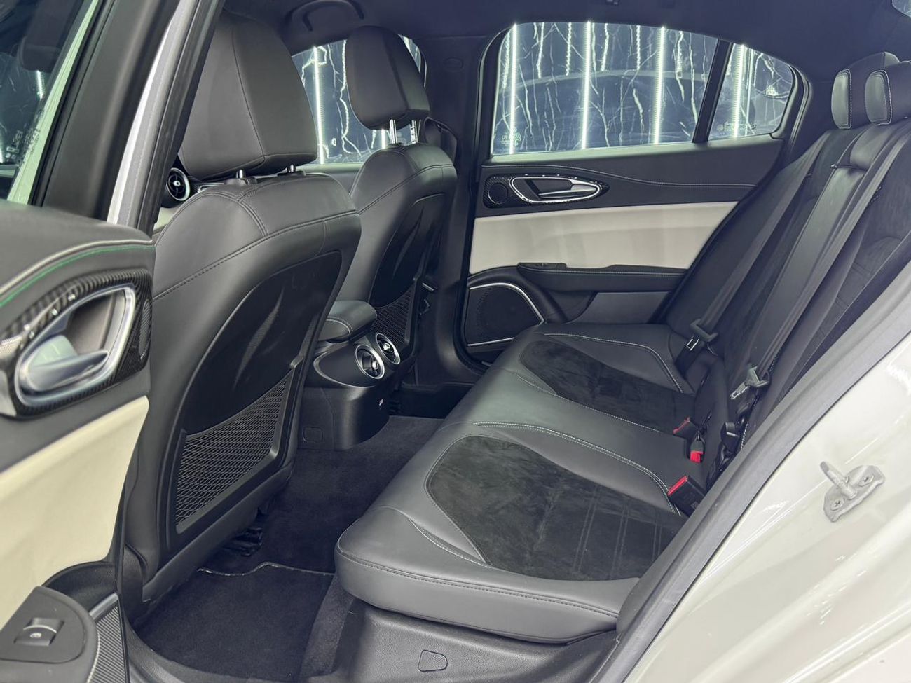 Alfa Romeo Giulia Quadrifoglio 2.9L (510 HP) Alfa Romeo Giulia Quadrifoglio  V6,2.9L (510 HP)