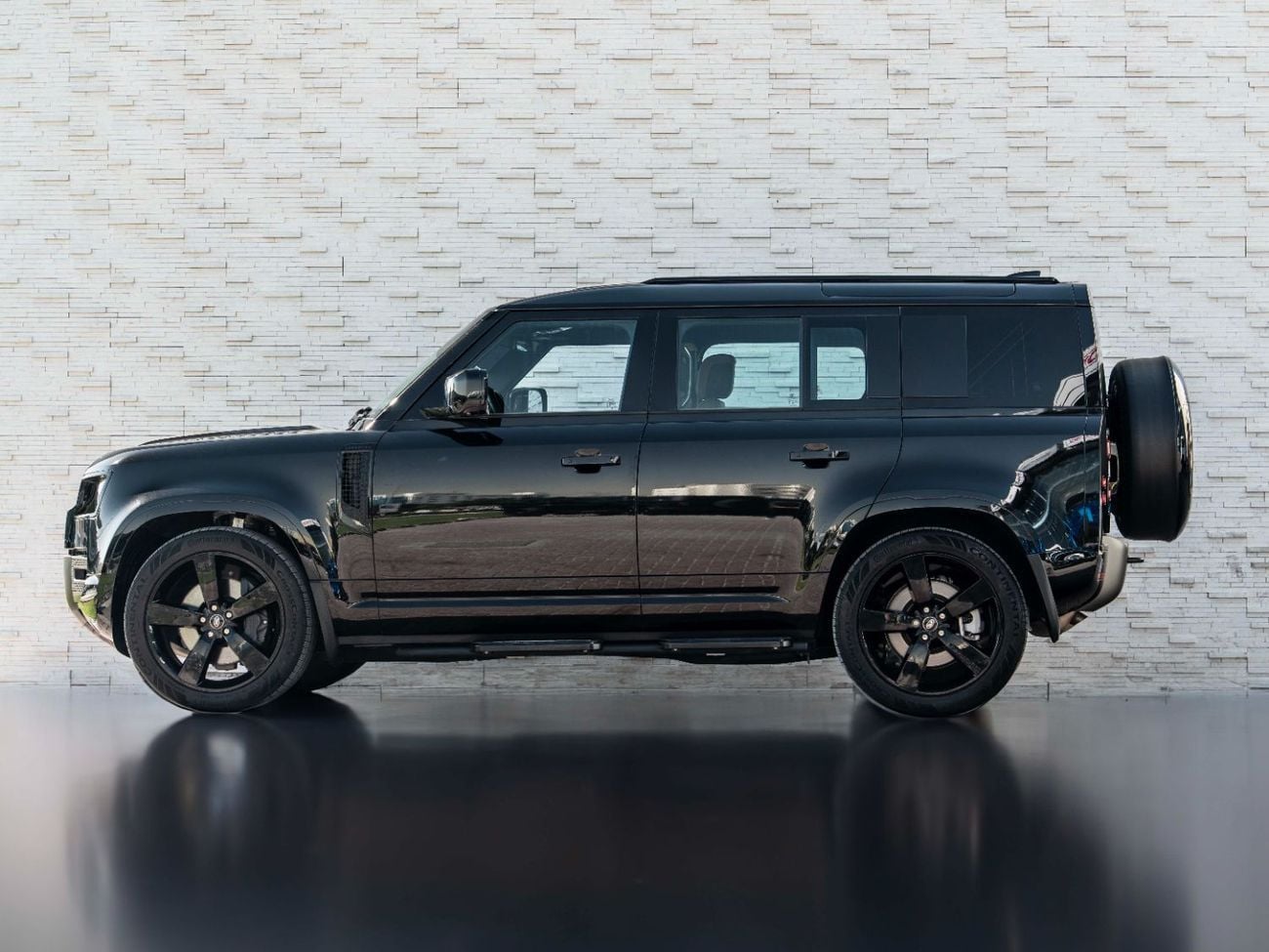 Land Rover Defender P400 110 HSE 3.0L (5 Seater)