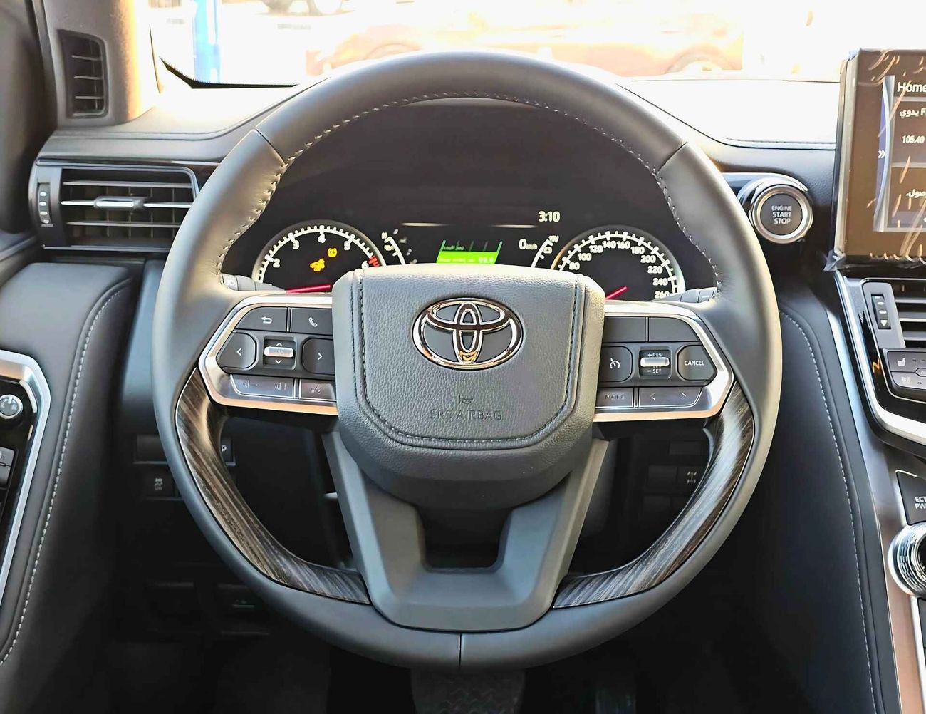 تويوتا لاند كروزر VX / LC300 VX / 4.0L PETROL / BIG DVD / JBL SPEAKERS / SUNROOF / FULL OPTION (CODE# VX4AJ)