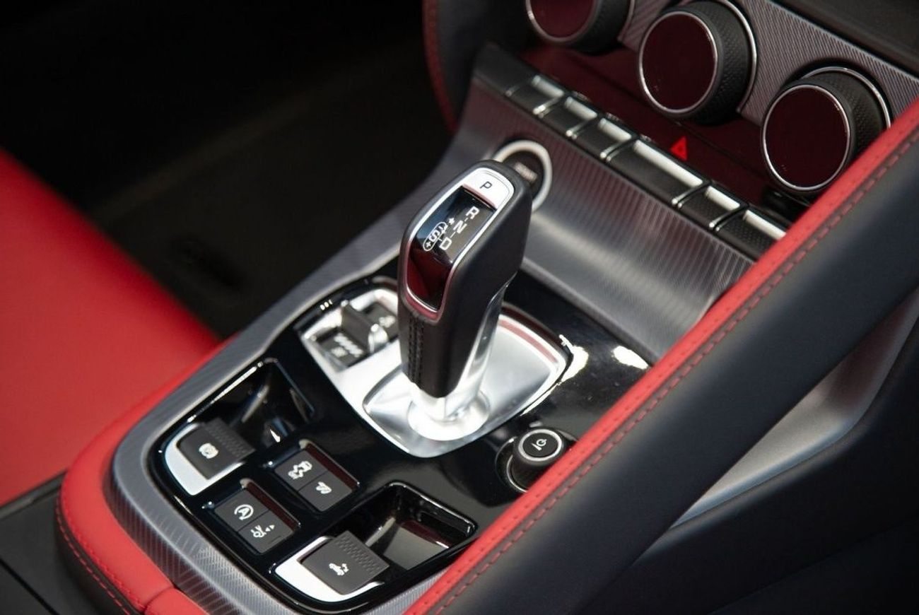 جاكوار F Type R-ديناميك  P450