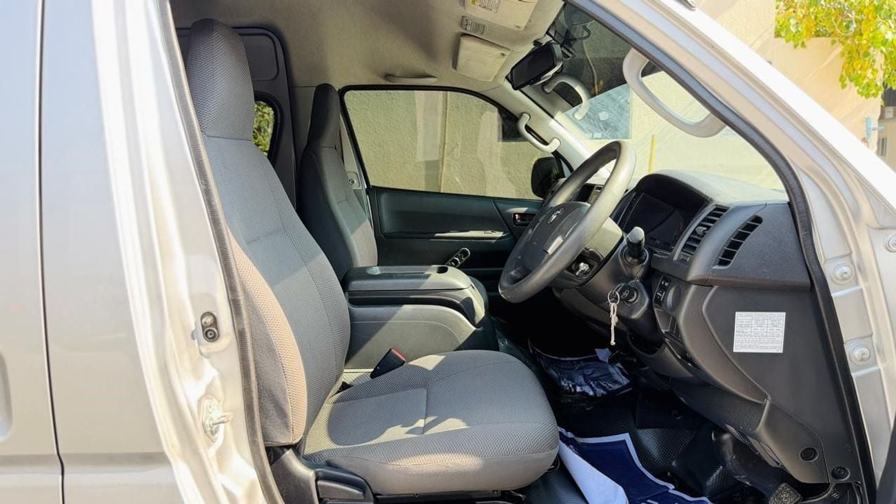 Toyota Hiace 14 SEATER | 2016 | 3.0 DIESEL ENGINE | RHD | 2WD | AUTOMATIC TRANSMISSION