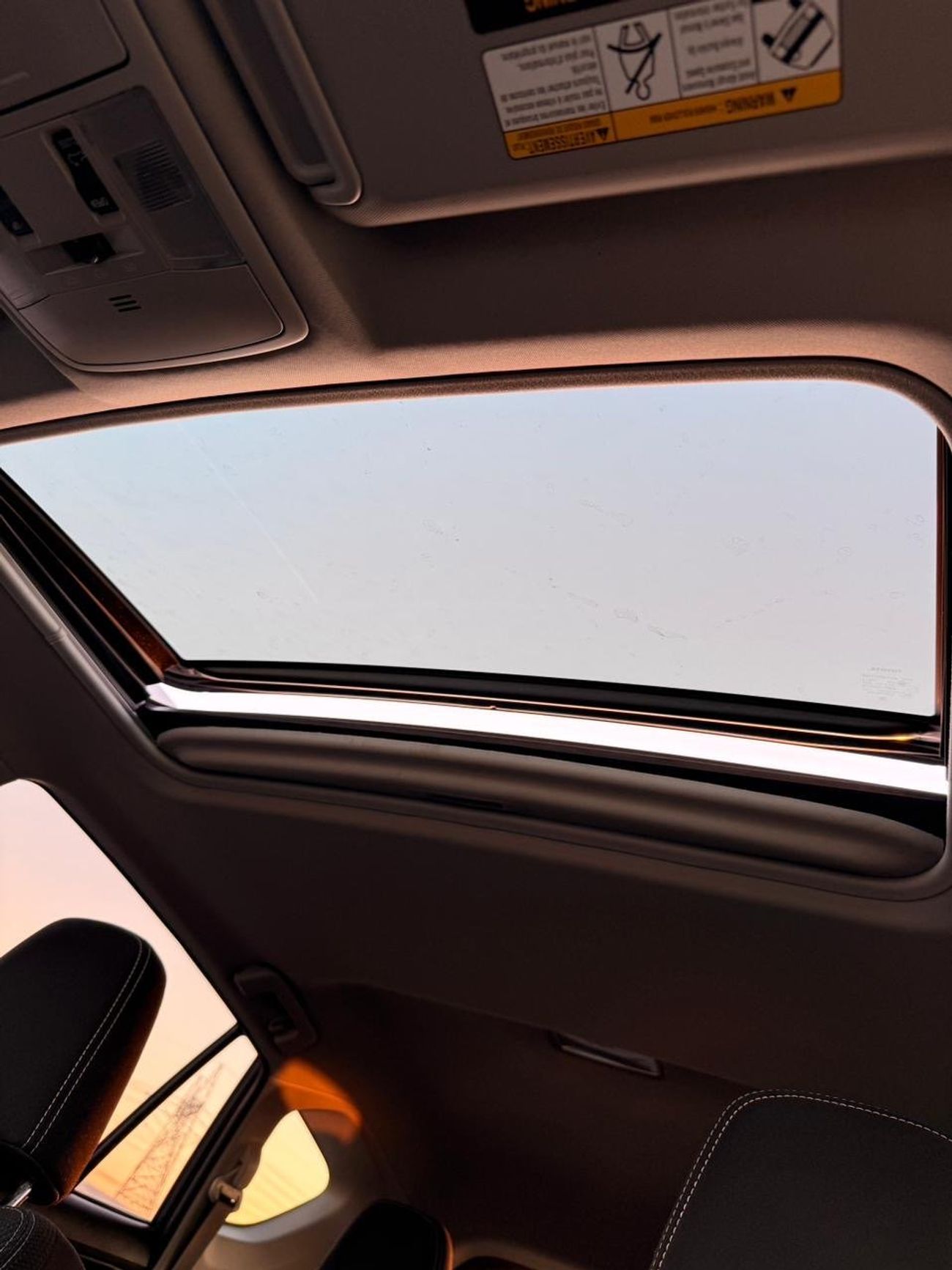 تويوتا راف ٤ XLE 2.5L Full option Sunroof 2018