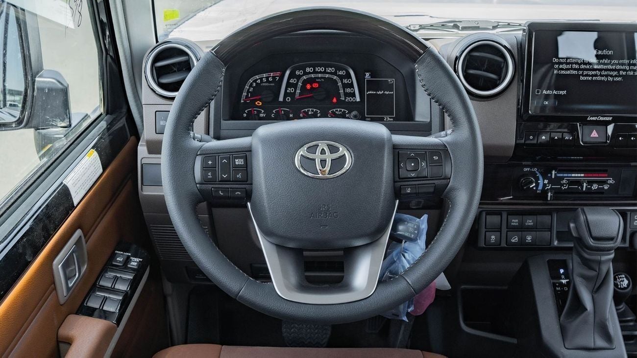 تويوتا لاند كروزر 70 2025 Toyota Land Cruiser LC 76 4.0L AT Petrol (Black)