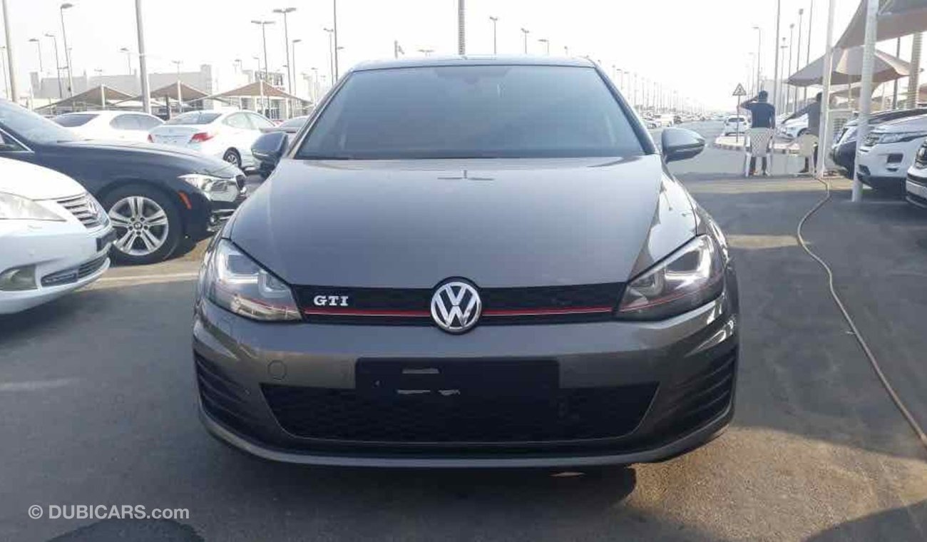 فولكس واجن جولف GTI