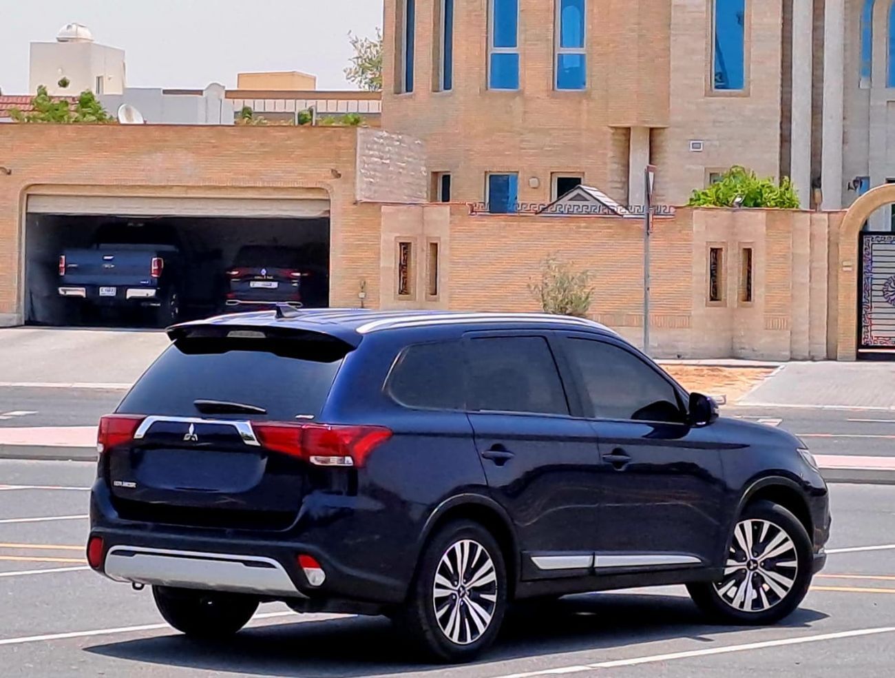 Mitsubishi Outlander GLX High 2.4L 899-Monthly l GCC l Cruise, Camera, 4x4 l Accident Free